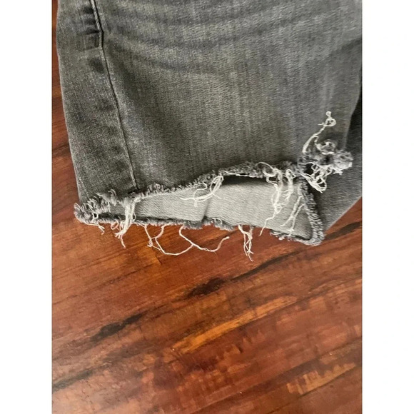 Universal Thread Junior Womens Shorts Size 00 Denim Booty Bootie Cut Off Pockets - Picture 3 of 8